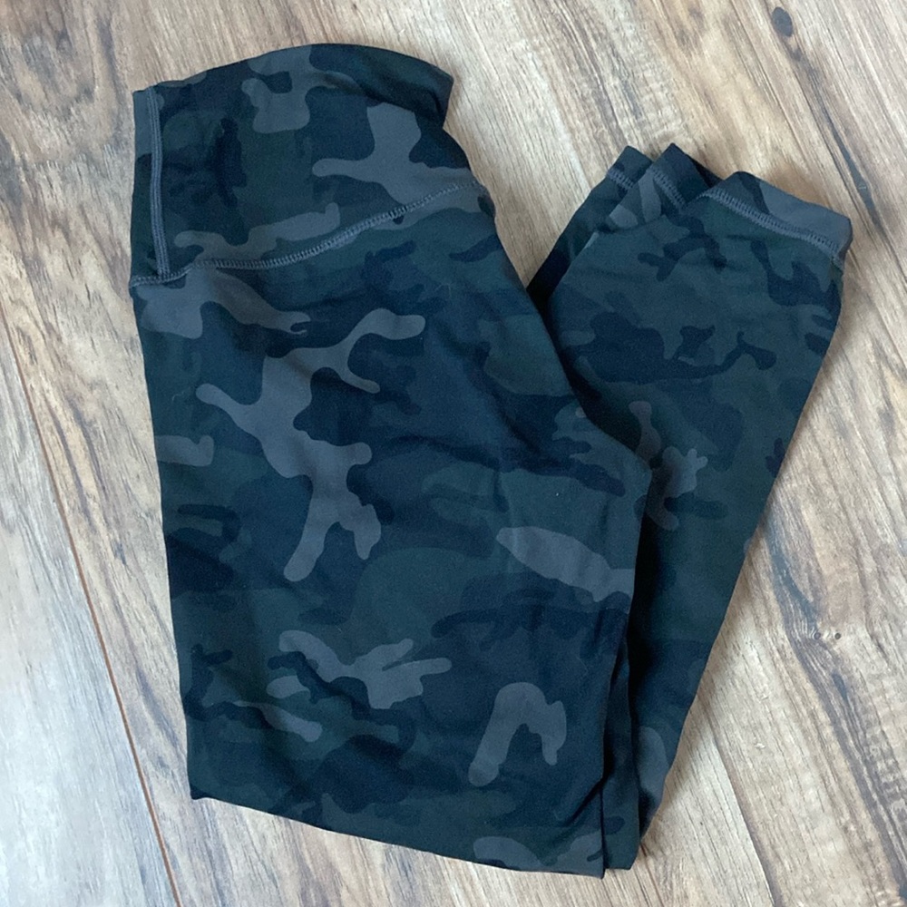 Zyia crop camo leggings